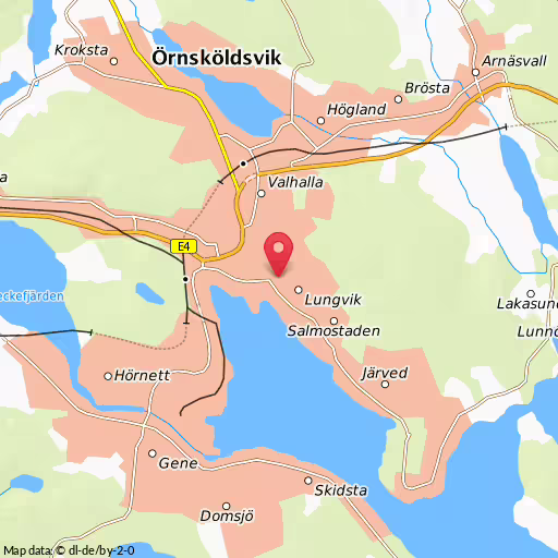 Blåljushändelse Backgatan Örnsköldsvik Backgatan, polisen kontrollerar en personbil