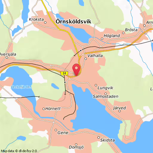 Blåljushändelse Köpmangatan Örnsköldsvik Köpmangatan, polisen kontrollerar en man som man misstänker är påverkad av narkotika