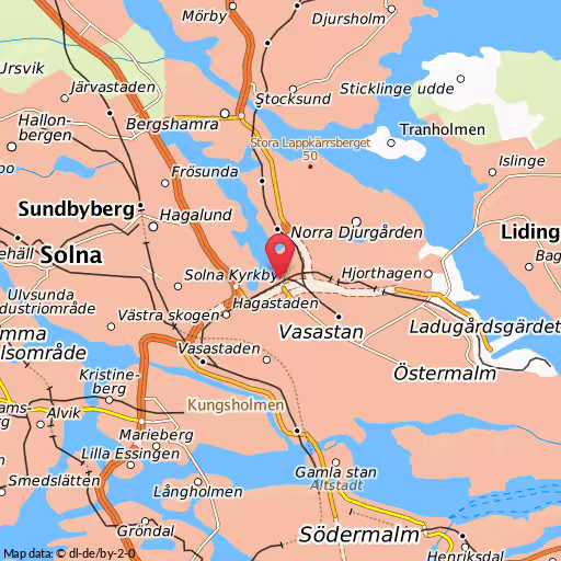 Blåljushändelse Roslagsvägen Stockholm En bil körde in i mitträcket på Roslagsvägen i höjd med Albano