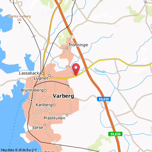 Blåljushändelse Värnamovägen Varberg På Värnamovägen, Susvind är det två mc-förare som kör på en bilist bakifrån