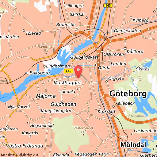 Blåljushändelse Vasagatan,spårvägar Göteborg Spårvagn har spårat ur och kört in i en pizzeria i Göteborg